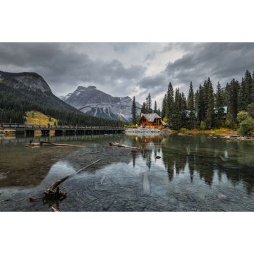 Lais Puzzle - Holzhütte am Emerald Lake mit felsigen Bergen im Yoho-Nationalpark - 2.000 Teile