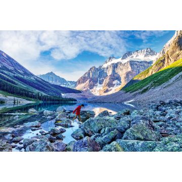 Lais Puzzle - Wanderer beim Rock Hopping über den Consolation Lake im Banff National Park in der Nähe des Moraine Lake in der Nähe von Lake Louise, Alberta - 2.000 Teile