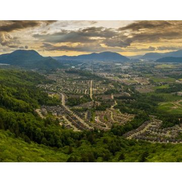 Lais Puzzle - Weitwinkel-Panorama-Luftaufnahme der Stadt Chilliwack, die im Fraser Valley in British Columbia, Kanada, liegt - 40, 100, 200, 500, 1.000 & 2.000 Teile