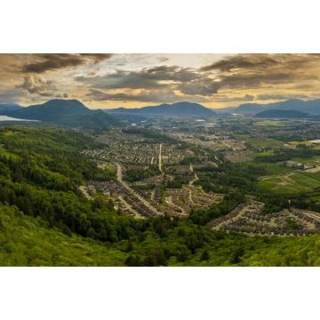 Lais Puzzle - Weitwinkel-Panorama-Luftaufnahme der Stadt Chilliwack, die im Fraser Valley in British Columbia, Kanada, liegt - 2.000 Teile