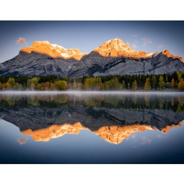 Lais Puzzle - Warmes Sonnenlicht, das den Mount Kidd im Hintergrund beleuchtet und vom stillen Wedge Pond in Kananaskis Country, Kanada, reflektiert wird - 40, 100, 200, 500, 1.000 & 2.000 Teile