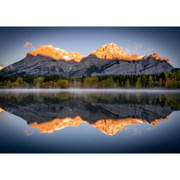 Lais Puzzle - Warmes Sonnenlicht, das den Mount Kidd im Hintergrund beleuchtet und vom stillen Wedge Pond in Kananaskis Country, Kanada, reflektiert wird - 1.000 Teile