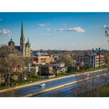 Lais Puzzle - Blick auf das historische Zentrum von Longueuil (Quebec, Kanada) und die Kathedrale vom Aussichtsturm im Marie Victorin Park - 40, 100, 200, 500, 1.000 & 2.000 Teile