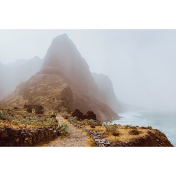 Lais Puzzle - Insel Santo Antao, Kap Verde. Panoramablick auf den Aranhas-Gipfel im Tal mit Hausruinen und steinigem Wanderweg - 2.000 Teile