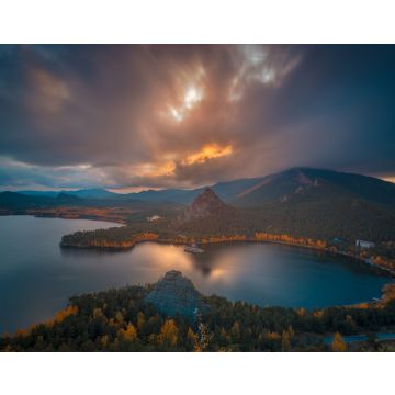 Lais Puzzle - Dramatische Herbstabend-Wolkenlandschaft bei Sonnenuntergang. Die leuchtenden Farben des Herbstes um einen Bergsee. Kasachstan. Asien. - 40, 100, 200, 500, 1.000 & 2.000 Teile