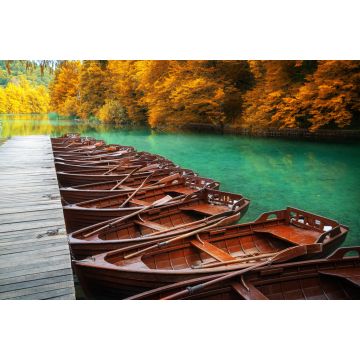 Lais Puzzle - Boote parken am Pier mit türkisfarbener Seenlandschaft im Nationalpark Plitvicer Seen, UNESCO-Welterbe - 2.000 Teile
