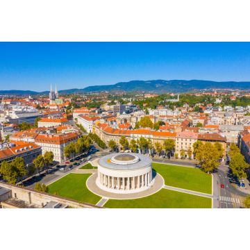 Lais Puzzle - Drohnenaufnahme des Mestrovic-Pavillons, der monumentalen Kunstgalerie und des Stadtzentrums an einem sonnigen Sommertag, Zagreb, Kroatien - 2.000 Teile