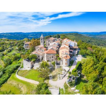 Lais Puzzle - Schöne Altstadt von Hum auf dem Hügel, traditionelle Architektur in Istrien, Kroatien - 40, 100, 200, 500, 1.000 & 2.000 Teile