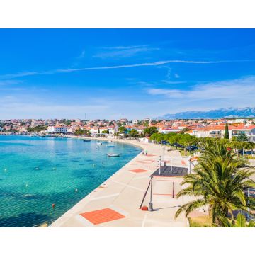 Lais Puzzle - Kroatien, wunderschöne Adriaküste, Stadt Novalja auf der Insel Pag, Stadtzentrum und Yachthafen aus der Luft von einer Drohne aus gesehen - 40, 100, 200, 500, 1.000 & 2.000 Teile