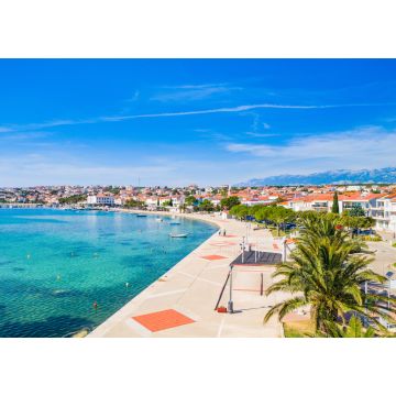 Lais Puzzle - Kroatien, wunderschöne Adriaküste, Stadt Novalja auf der Insel Pag, Stadtzentrum und Yachthafen aus der Luft von einer Drohne aus gesehen - 1.000 Teile