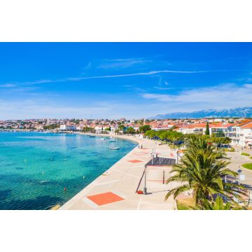 Lais Puzzle - Kroatien, wunderschöne Adriaküste, Stadt Novalja auf der Insel Pag, Stadtzentrum und Yachthafen aus der Luft von einer Drohne aus gesehen - 2.000 Teile
