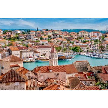 Lais Puzzle - Hochformatige Ansicht der Altstadt von Trogir, Kroatien, im Vordergrund, die neueren Gebäude auf dem Festland. An der zentralen Adriaküste - 2.000 Teile