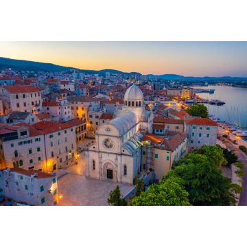 Lais Puzzle - Luftaufnahme der Kathedrale des Heiligen Jakobus und der Uferpromenade von Sibenik, Kroatien, bei Sonnenaufgang - 2.000 Teile