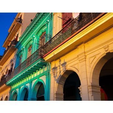 Lais Puzzle - Farbenfrohe Straßen in der Altstadt von Havanna (Havana Vieja) in der Nähe von Paseo El Prado und Capitolio - 40, 100, 200, 500, 1.000 & 2.000 Teile