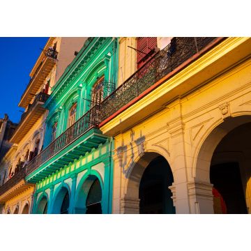 Lais Puzzle - Farbenfrohe Straßen in der Altstadt von Havanna (Havana Vieja) in der Nähe von Paseo El Prado und Capitolio - 1.000 Teile