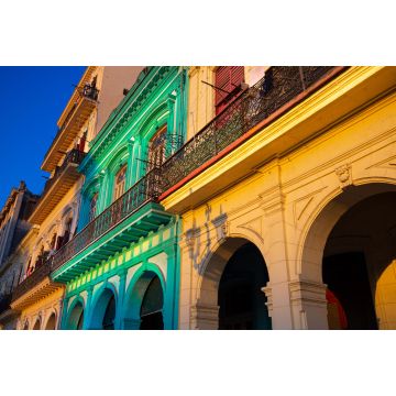 Lais Puzzle - Farbenfrohe Straßen in der Altstadt von Havanna (Havana Vieja) in der Nähe von Paseo El Prado und Capitolio - 2.000 Teile