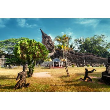 Lais Puzzle - Erstaunliche Aussicht auf Mythologie und religiöse Statuen im Wat Xieng Khuan Buddha Park. Vientiane, Laos - 2.000 Teile