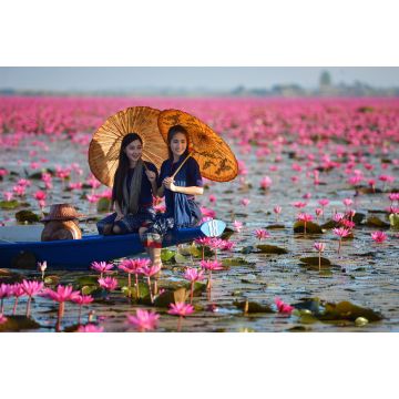 Lais Puzzle - Laos Frau in Blume Lotus See, Frau trägt traditionelle Thai Menschen, Red Lotus See UdonThani Thailand - 2.000 Teile