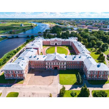 Lais Puzzle - Panoramablick über die Stadt Jelgava, den Fluss Lielupe und die Lettische Universität für Landwirtschaft - 40, 100, 200, 500, 1.000 & 2.000 Teile