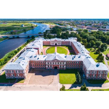 Lais Puzzle - Panoramablick über die Stadt Jelgava, den Fluss Lielupe und die Lettische Universität für Landwirtschaft - 2.000 Teile