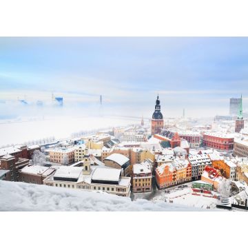 Lais Puzzle - Panoramablick auf die Altstadt von Riga und den Fluss Daugava von der St. Peterskirche aus an einem klaren Wintertag. Morgennebel und schneebedeckte Häuser. Lettland - 1.000 Teile