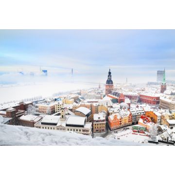 Lais Puzzle - Panoramablick auf die Altstadt von Riga und den Fluss Daugava von der St. Peterskirche aus an einem klaren Wintertag. Morgennebel und schneebedeckte Häuser. Lettland - 2.000 Teile