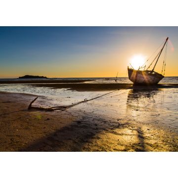 Lais Puzzle - Gestrandetes Schiff vor Anker bei Sonnenuntergang in Madagaskar - 1.000 Teile