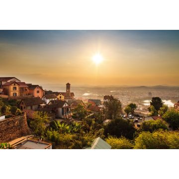 Lais Puzzle - Schönes Stadtpanorama von Antananarivo, Madagaskar, bei Sonnenuntergang - 2.000 Teile