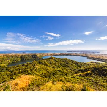 Lais Puzzle - Blick vom Mont Passot über den Kratersee Lac Amparihibe und den Indischen Ozean, Nosy Be, Madagaskar - 1.000 Teile