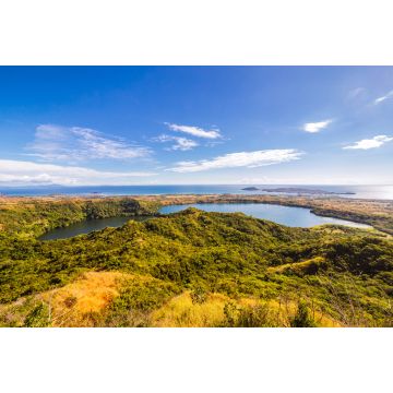 Lais Puzzle - Blick vom Mont Passot über den Kratersee Lac Amparihibe und den Indischen Ozean, Nosy Be, Madagaskar - 2.000 Teile