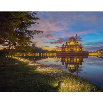 Lais Puzzle - Majestätischer Sonnenaufgang an der Putra-Moschee, Putrajaya, Malaysia - 40, 100, 200, 500, 1.000 & 2.000 Teile