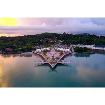 Lais Puzzle - Luftaufnahme der öffentlichen Adler-Statue, dem Symbol der Insel Langkawi, Malaysia - 2.000 Teile