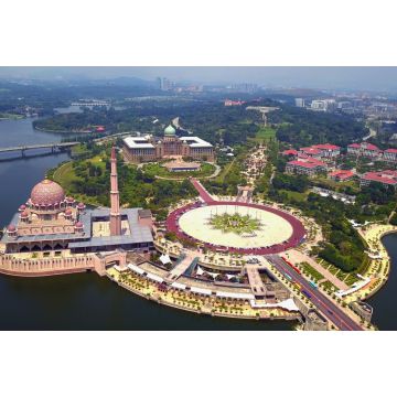 Lais Puzzle - Luftaufnahme der Putra-Moschee mit Gartenlandschaft und Putrajaya-See, Putrajaya. Die berühmteste Touristenattraktion in Kuala Lumpur City, Malaysia - 2.000 Teile