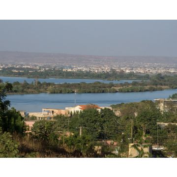 Lais Puzzle - Überblick über die Hauptstadt von Mali, Bamako, mit dem Fluss Niger im Hintergrund - 40, 100, 200, 500, 1.000 & 2.000 Teile