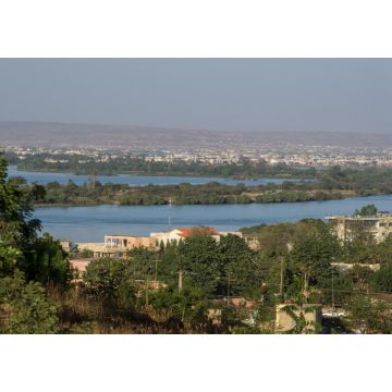 Lais Puzzle - Überblick über die Hauptstadt von Mali, Bamako, mit dem Fluss Niger im Hintergrund - 1.000 Teile