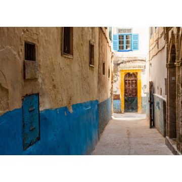 Lais Puzzle - Eine kleine Straße in der Medina von Essaouira in Marokko. Der Boden der Wände ist blau gestrichen. - 1.000 Teile