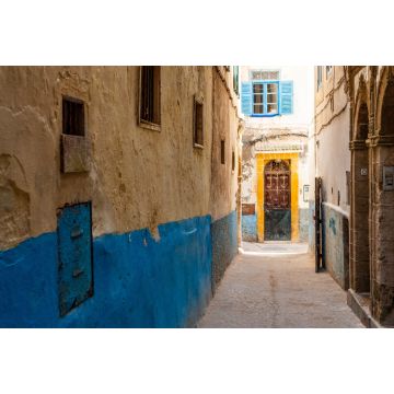 Lais Puzzle - Eine kleine Straße in der Medina von Essaouira in Marokko. Der Boden der Wände ist blau gestrichen. - 2.000 Teile