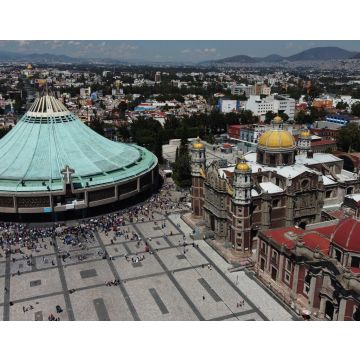 Lais Puzzle - Basilika Virgin of Guadalupe mit vielen Besuchern an einem sonnigen Wochenende in Mexiko-Stadt, Mexiko - 40, 100, 200, 500, 1.000 & 2.000 Teile