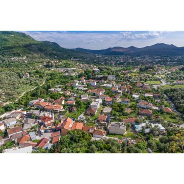 Lais Puzzle - Das Dorf Podgrad von Stari Bar aus gesehen, in der Nähe der Stadt Bar in Montenegro - 2.000 Teile