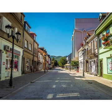 Lais Puzzle - Die Hauptstraße der malerischen und bunten Stadt Cetinje, Montenegro - 40, 100, 200, 500, 1.000 & 2.000 Teile