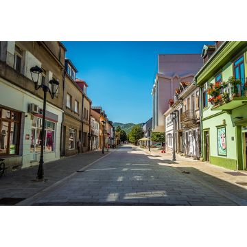 Lais Puzzle - Die Hauptstraße der malerischen und bunten Stadt Cetinje, Montenegro - 2.000 Teile