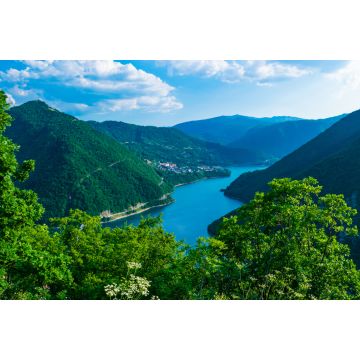 Lais Puzzle - Sommerlandschaft des Sees und des Flusses Piva zwischen hohen grünen Bergen bei Pluzine. Montenegro - 2.000 Teile
