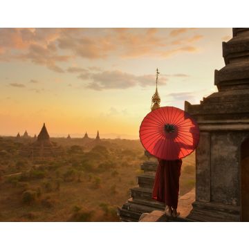 Lais Puzzle - Mönch entspannt sich in einem alten Tempel bei Sonnenuntergang, Bagan Myanmar - 40, 100, 200, 500, 1.000 & 2.000 Teile