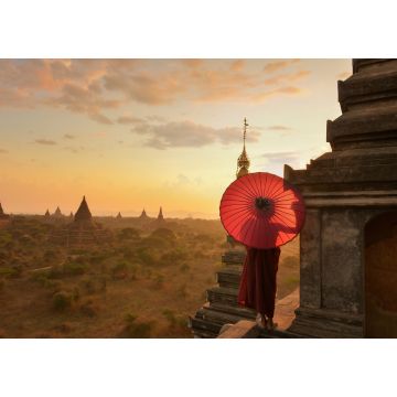 Lais Puzzle - Mönch entspannt sich in einem alten Tempel bei Sonnenuntergang, Bagan Myanmar - 1.000 Teile