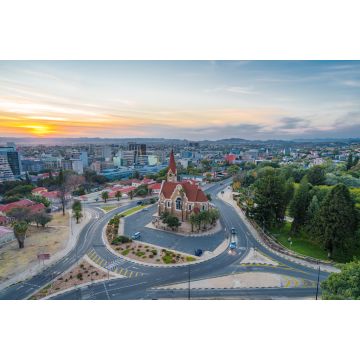 Lais Puzzle - Luftaufnahme des historischen Wahrzeichens, der Christuskirche, bei Sonnenuntergang in Windhoek, der Hauptstadt und größten Stadt Namibias - 2.000 Teile