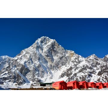 Lais Puzzle - Reihe der roten Zelte auf dem Weg vom Cho-La-Pass zum Everest-Basislager, Nepal. Prächtige Himalaya-Berge im Hintergrund - 2.000 Teile