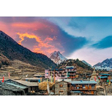 Lais Puzzle - Schöner dramatischer Sonnenuntergang über dem Berg Manaslu im Himalaya-Gebirge, Nepal. Manaslu Rundwanderung im Dezember. - 1.000 Teile