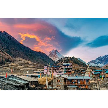 Lais Puzzle - Schöner dramatischer Sonnenuntergang über dem Berg Manaslu im Himalaya-Gebirge, Nepal. Manaslu Rundwanderung im Dezember. - 2.000 Teile