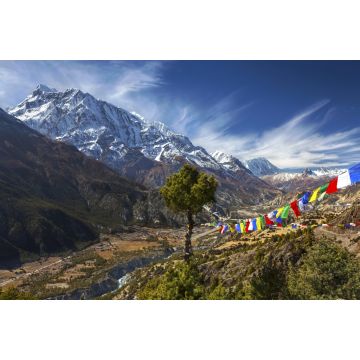 Lais Puzzle - Landschaftsansicht des Annapurna 3 Peak (7555 m) im Himalaya-Gebirge und buddhistische Gebetsfahnen auf der Annapurna Circuit Trekking Route in Nepal - 2.000 Teile