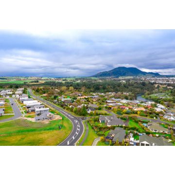 Lais Puzzle - Luftaufnahme des Taupo-Sees und der Stadt Neuseeland bei Sonnenuntergang - 2.000 Teile